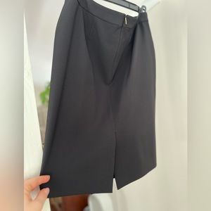 Hugo Boss pencil skirt- Black